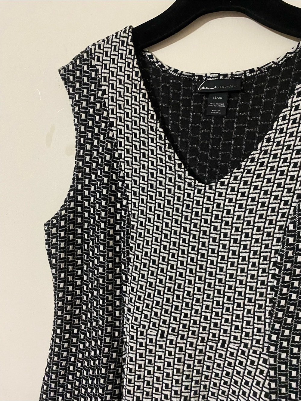 Lane Bryant Black and White Patterned V‑Neck Fit & Flare Dress Size 18/20 - Picture 7 of 8